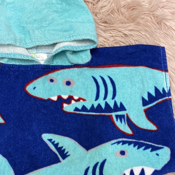 Shark Towel - Picture 2 of 3